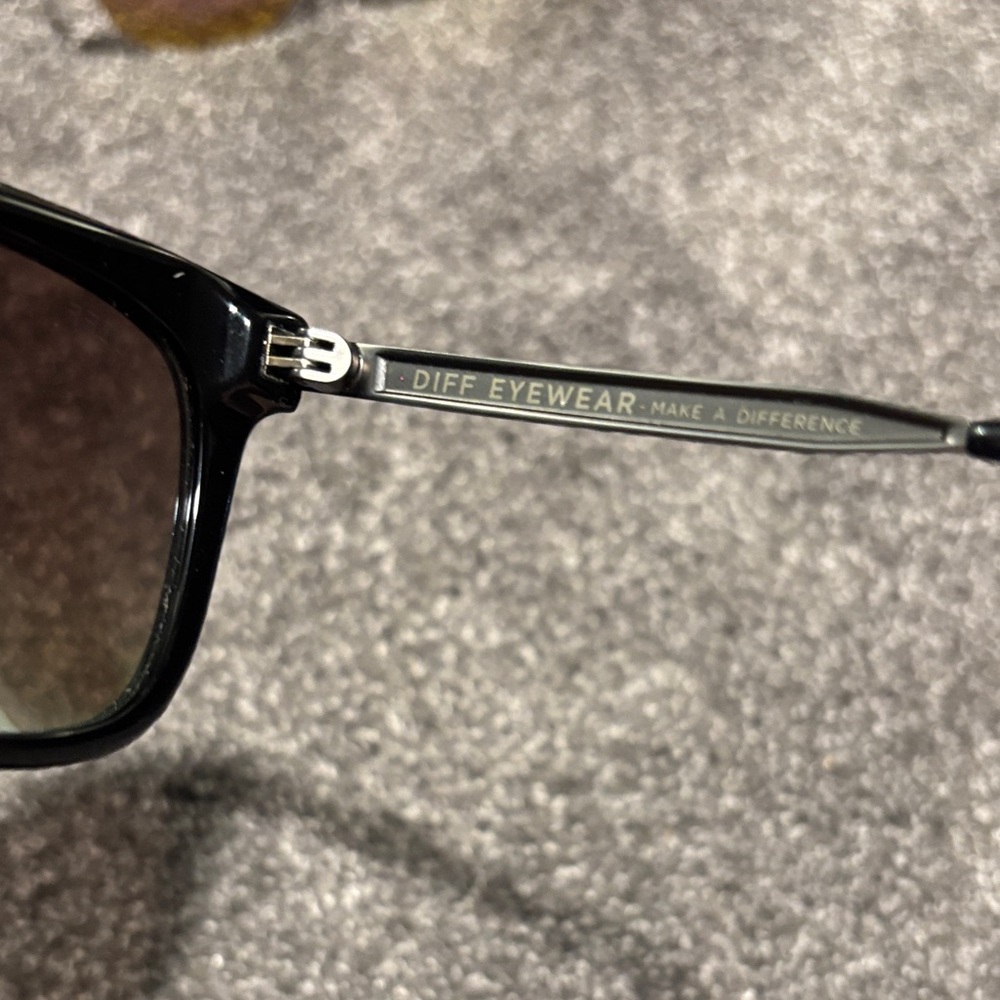 DIFF Bella Black Sunglasses with Light BlueMirror… - image 5